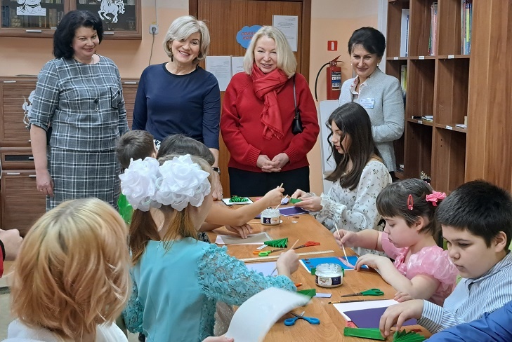 Сотни подарков от Детфонда получили дети в волгоградских спеццентрах