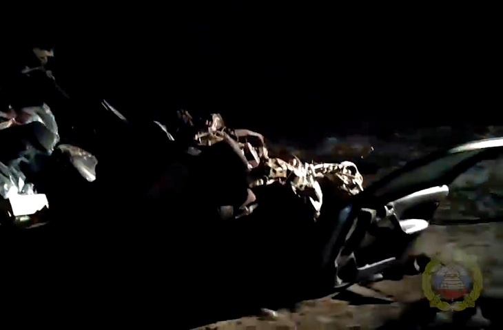 В Волжском пьяный подросток разбил в хлам авто и покалечил двоих девочек