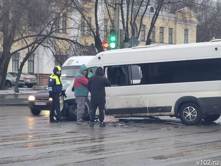 Выросло число пострадавших в результате ДТП с маршруткой в центре Волгограда