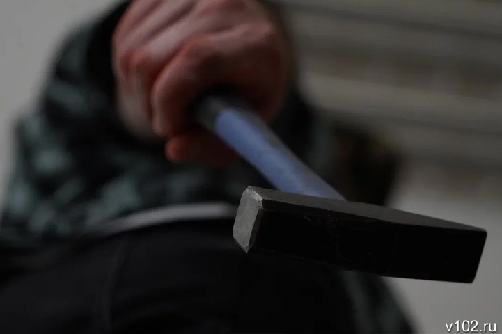 Под Волгоградом хуторянина осудили за серийное истязание знакомых ножом и молотком