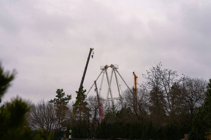 В ЦПКиО Волгограда разобрали колесо обозрения