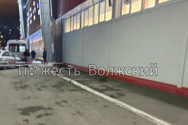 В Волжском у ТЦ «Идея» нашли труп