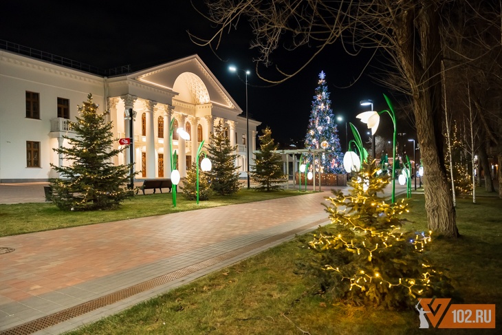 И вот она нарядная! Смотрим на предновогодний Волгоград и выбираем лучшую ёлку