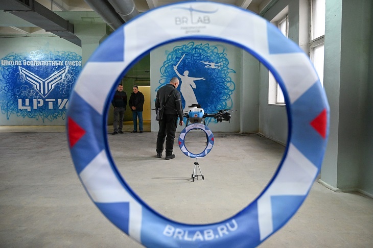 Волгоградцев в новой школе научат управлять дронами и печатать для них детали