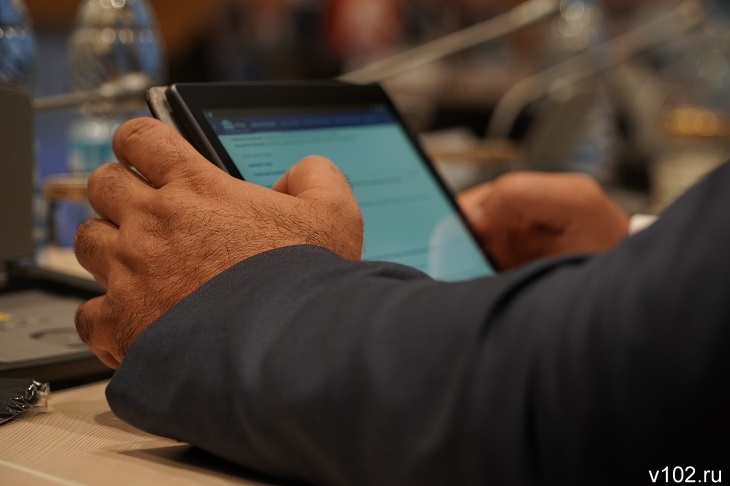 Волгоградская облдума закупает футболки на 513 тысяч рублей