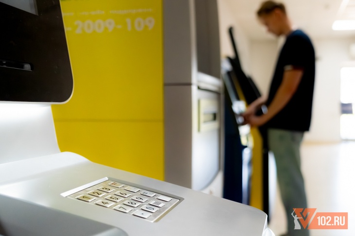 Сотрудница банка спасла волгоградца от перевода аферистам 6 млн рублей