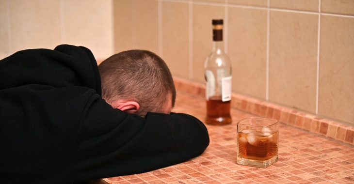 «Это уникальный эксперимент в истории цивилизации»: врач-нарколог - о печальных итогах новогоднего алкомарафона