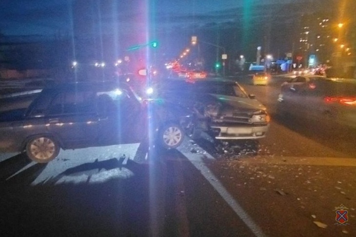 В Волгограде школьник за рулём «Жигулей» спровоцировал ДТП на ул. Электролесовской