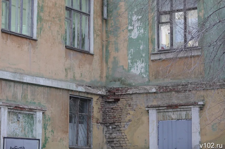 Из аварийного жилья на улицу? Минстрой разработал новый порядок расселения аварийных домов