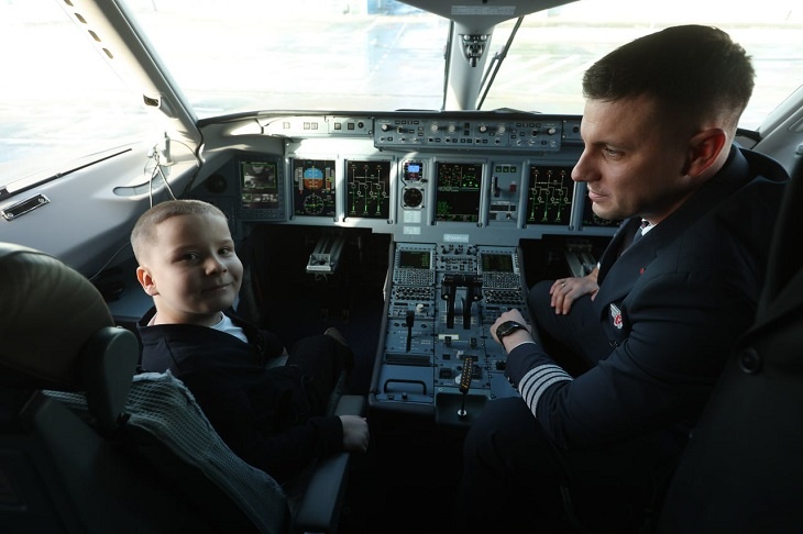 Сбылась мечта  8-летнего Егора из Волгограда: он сел за штурвал самолета
