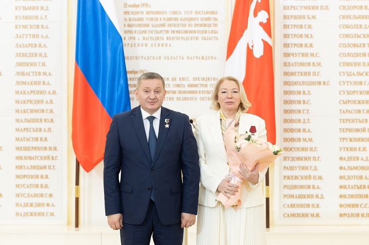 Губернатор вручил медаль ордена «За заслуги перед Отечеством» II степени Ирине Соловьевой