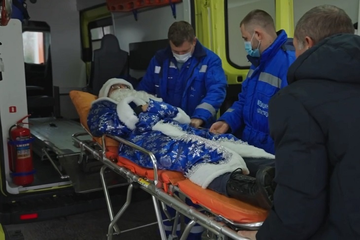 Волгоградские врачи спасли Деда Мороза