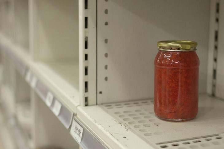 Не дороже денег? Красную икру раскупили в Волгограде за несколько часов до Нового года