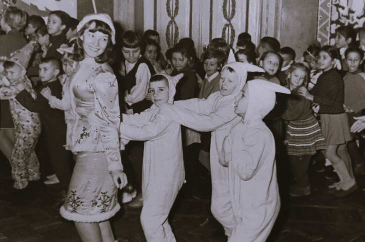 «Ощущалось общее предвкушение праздника»: волгоградка вспомнила советские очереди за мандаринами и ажиотаж на почте