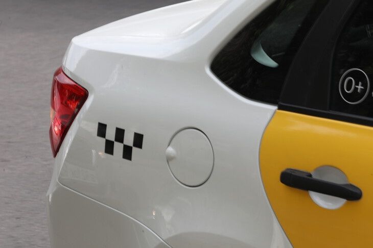 «Многие не хотят принимать изменения» : в Волгограде пожаловались на нехватку водителей такси