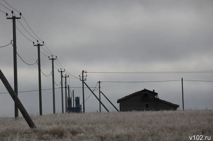 Поселения 4 районов Волгоградской области остаются без света после бури