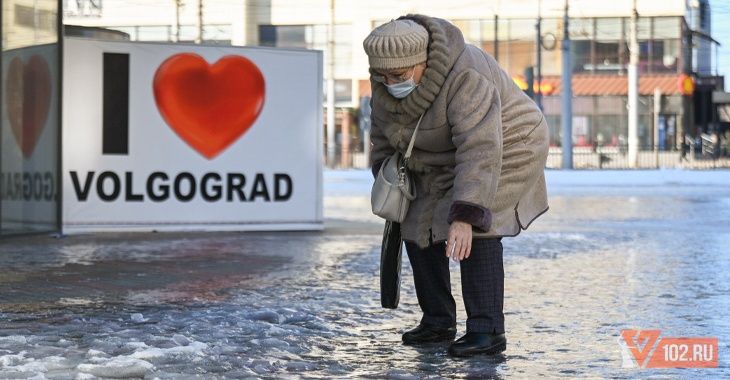 Обещанный синоптиками гололёд захватывает улицы Волгограда